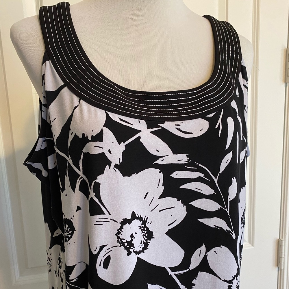 TANJAY black & white floral tank top, size large